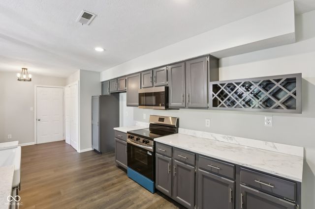 9364 Oak Run East Drive, Indianapolis, IN 46260