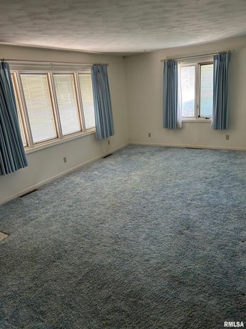 306 E POPLAR Street, Taylorville, IL 62568