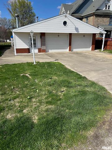 306 E POPLAR Street, Taylorville, IL 62568