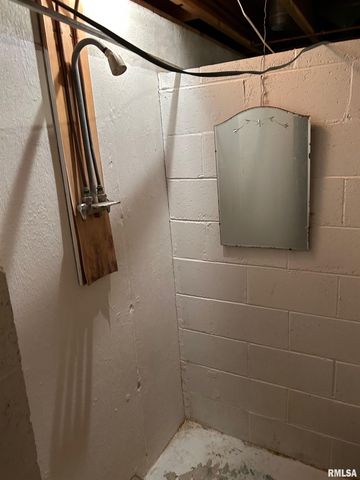 306 E POPLAR Street, Taylorville, IL 62568