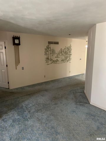 306 E POPLAR Street, Taylorville, IL 62568