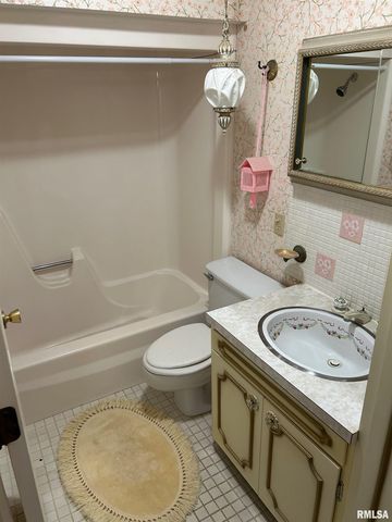 306 E POPLAR Street, Taylorville, IL 62568