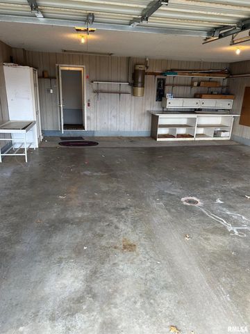 306 E POPLAR Street, Taylorville, IL 62568