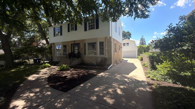 622 N President Street, Wheaton, IL 60187