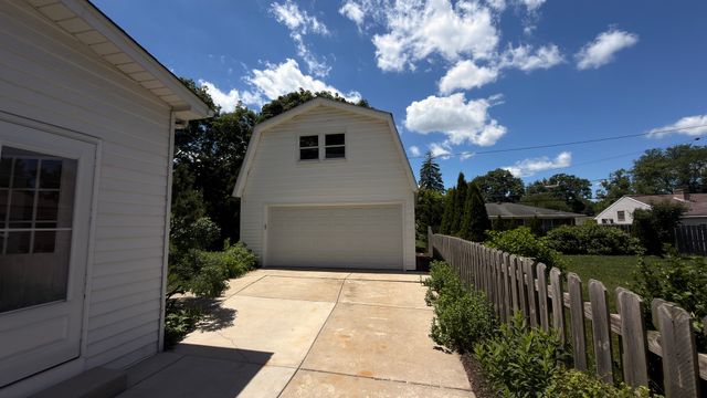622 N President Street, Wheaton, IL 60187