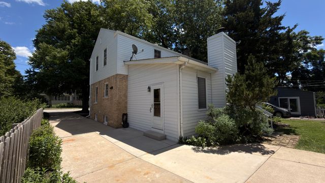 622 N President Street, Wheaton, IL 60187