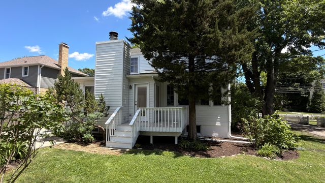 622 N President Street, Wheaton, IL 60187