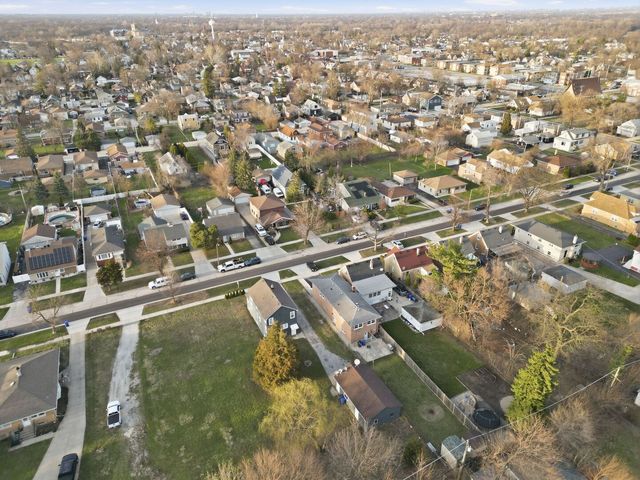 8047 45th Place, Lyons, IL 60534