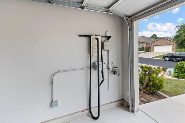 402 Old Blue Mountain LN, Georgetown, TX 78633