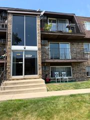 2500 Mark Thomas Lane 5B, Hanover Park, IL 60133