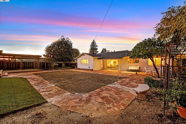 41506 Chadbourne Dr, Fremont, CA 94539