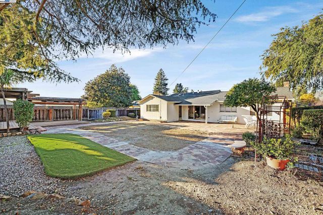 41506 Chadbourne Dr, Fremont, CA 94539