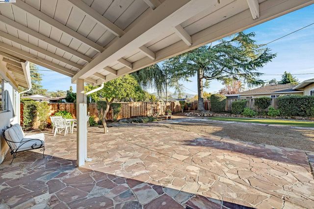 41506 Chadbourne Dr, Fremont, CA 94539