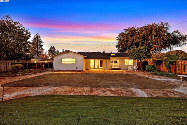 41506 Chadbourne Dr, Fremont, CA 94539