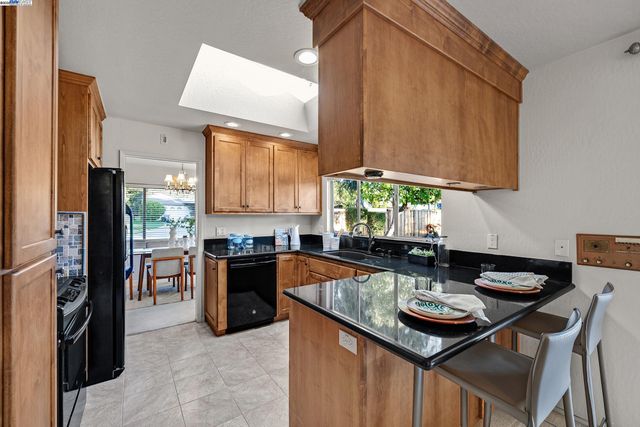 41506 Chadbourne Dr, Fremont, CA 94539