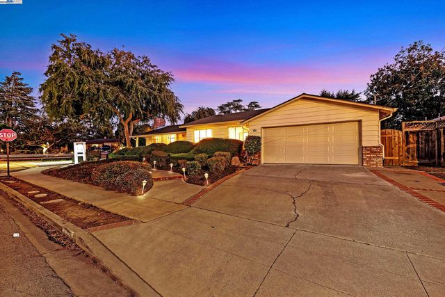 41506 Chadbourne Dr, Fremont, CA 94539