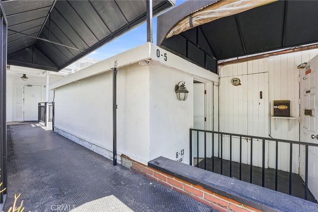 2530 Hyperion, Los Angeles, CA 90027