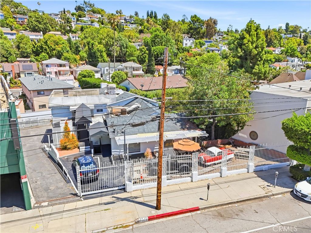 Image 1 of property listing at 2530 Hyperion, Los Angeles, CA 90027