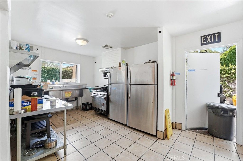 Image 12 of property listing at 2530 Hyperion, Los Angeles, CA 90027