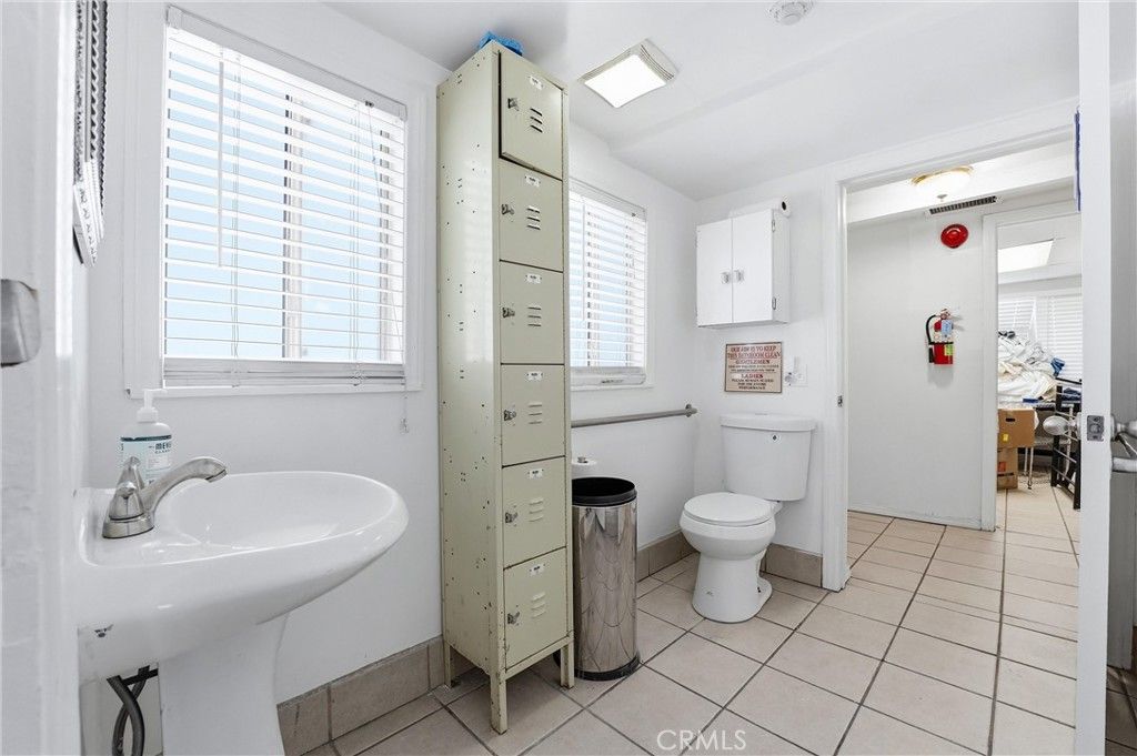 Image 13 of property listing at 2530 Hyperion, Los Angeles, CA 90027