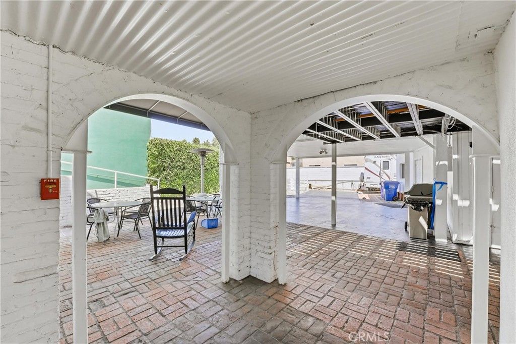 Image 14 of property listing at 2530 Hyperion, Los Angeles, CA 90027
