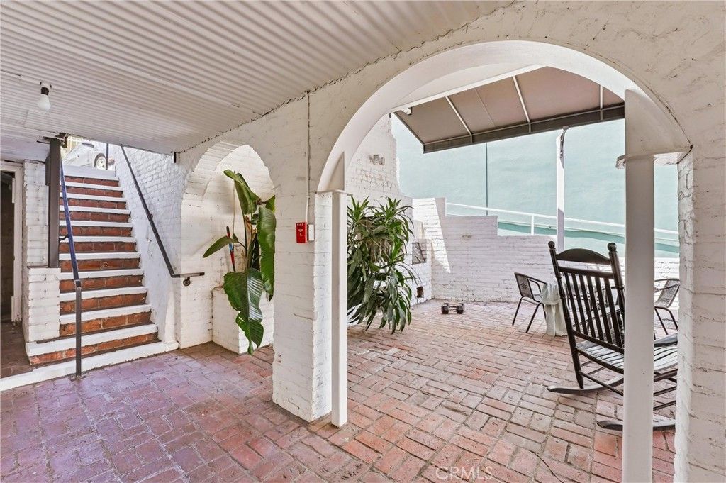 Image 15 of property listing at 2530 Hyperion, Los Angeles, CA 90027