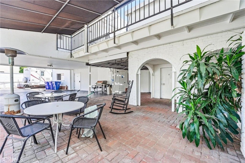 Image 16 of property listing at 2530 Hyperion, Los Angeles, CA 90027