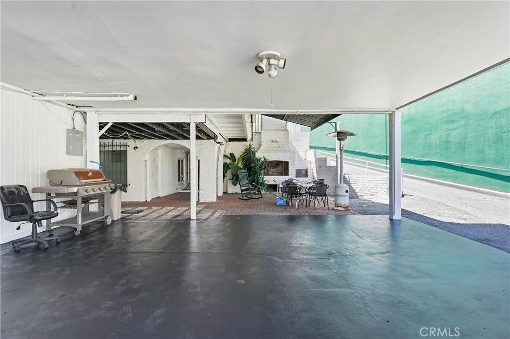 Image 19 of property listing at 2530 Hyperion, Los Angeles, CA 90027