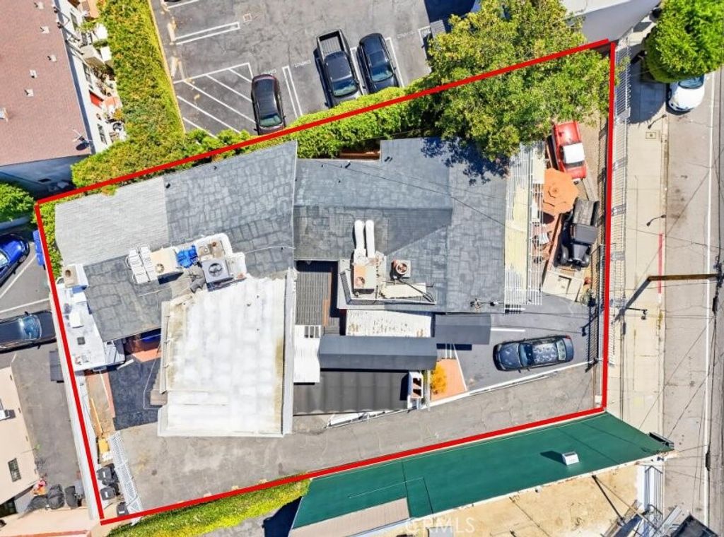 Image 2 of property listing at 2530 Hyperion, Los Angeles, CA 90027