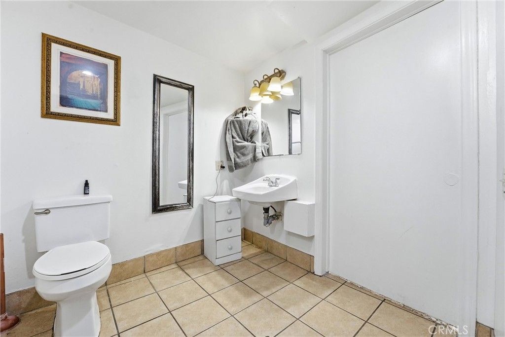 Image 26 of property listing at 2530 Hyperion, Los Angeles, CA 90027