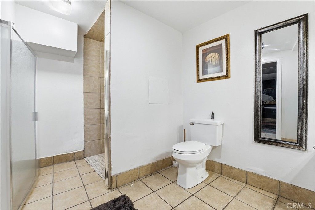 Image 27 of property listing at 2530 Hyperion, Los Angeles, CA 90027