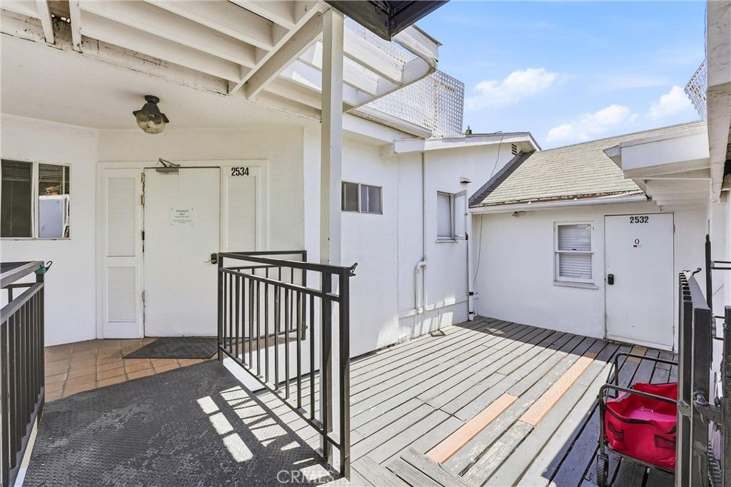 Image 29 of property listing at 2530 Hyperion, Los Angeles, CA 90027