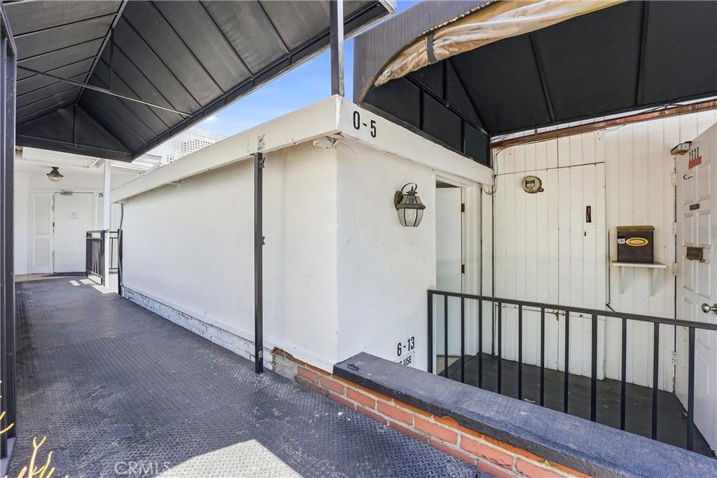 Image 31 of property listing at 2530 Hyperion, Los Angeles, CA 90027