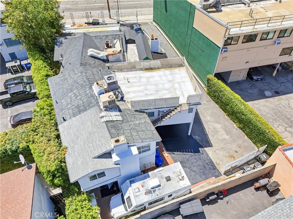 Image 32 of property listing at 2530 Hyperion, Los Angeles, CA 90027