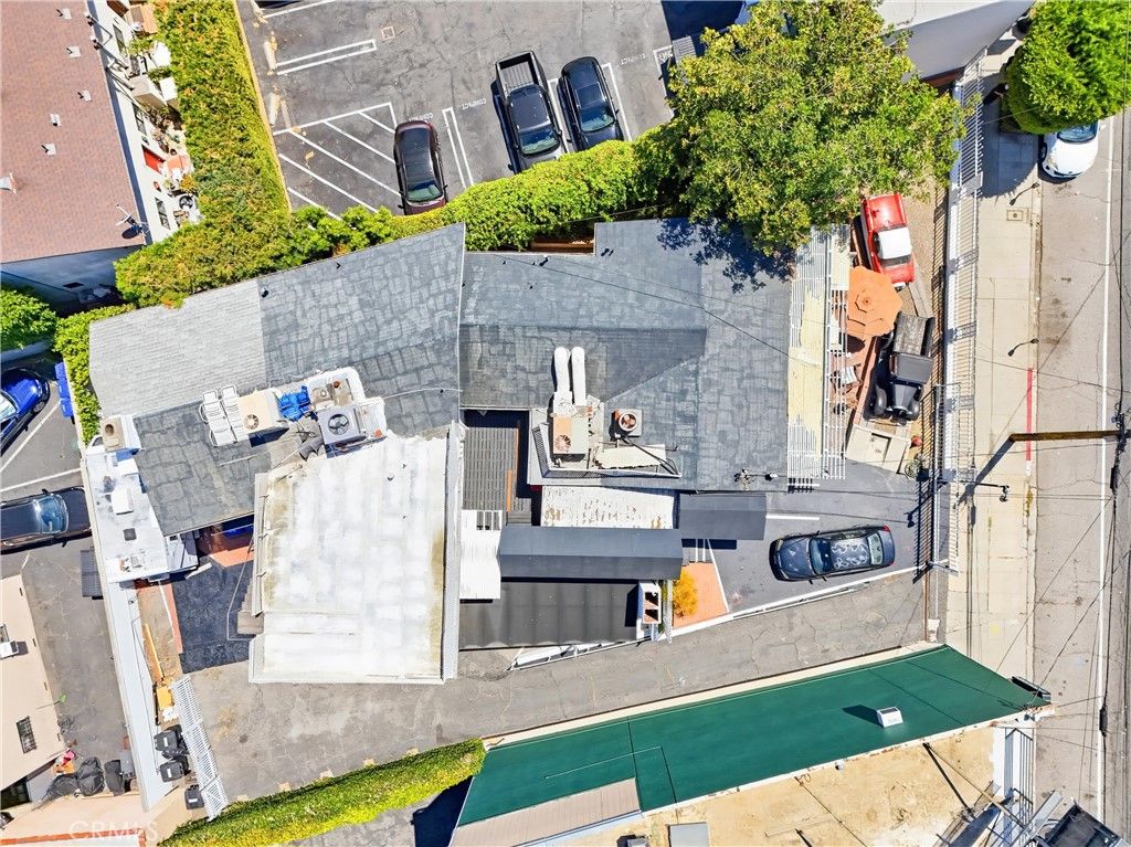 Image 35 of property listing at 2530 Hyperion, Los Angeles, CA 90027
