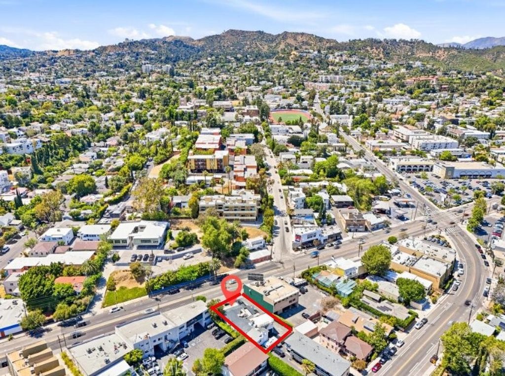 Image 36 of property listing at 2530 Hyperion, Los Angeles, CA 90027