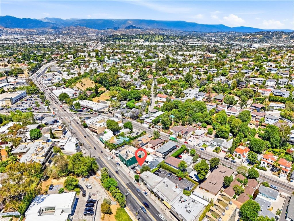 Image 38 of property listing at 2530 Hyperion, Los Angeles, CA 90027
