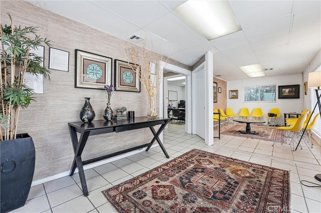 Image 8 of property listing at 2530 Hyperion, Los Angeles, CA 90027