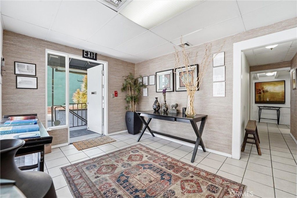 Image 9 of property listing at 2530 Hyperion, Los Angeles, CA 90027