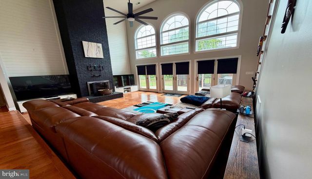 257 CHURCH POINT LN, Colonial Beach, VA 22443