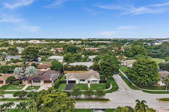 101 El Dorado Parkway, Plantation, FL 33317