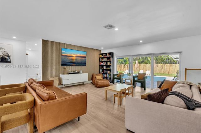 101 El Dorado Parkway, Plantation, FL 33317