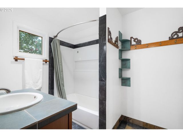 4620 Sw 177TH Ave, Beaverton, OR 97078