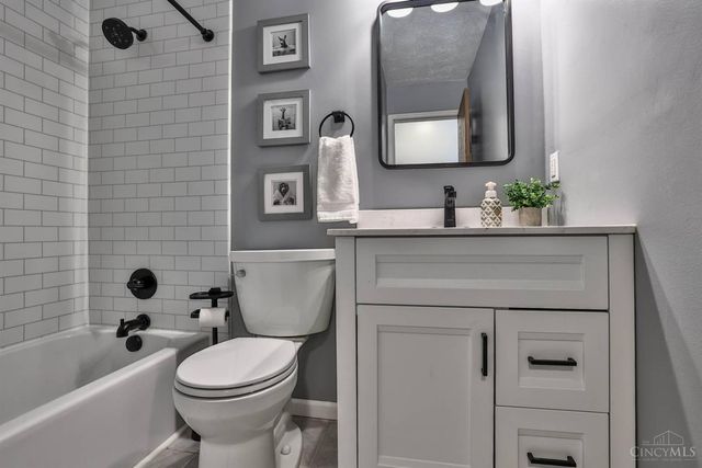 7712 E Whitehall Circle, West Chester, OH 45069