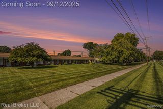 24301 Kelly Road, Eastpointe, MI 48021