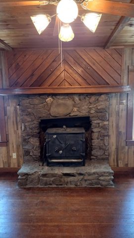 440 Trails End Drive, Camp Nelson, CA 93265