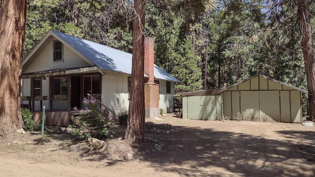 440 Trails End Drive, Camp Nelson, CA 93265