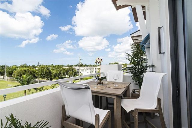 101 8th ST S # 306, Naples, FL 34102