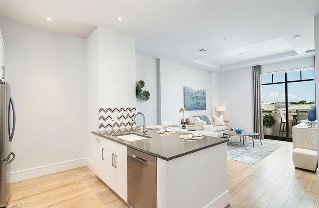 101 8th ST S # 306, Naples, FL 34102