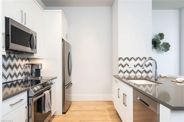 101 8th ST S # 306, Naples, FL 34102